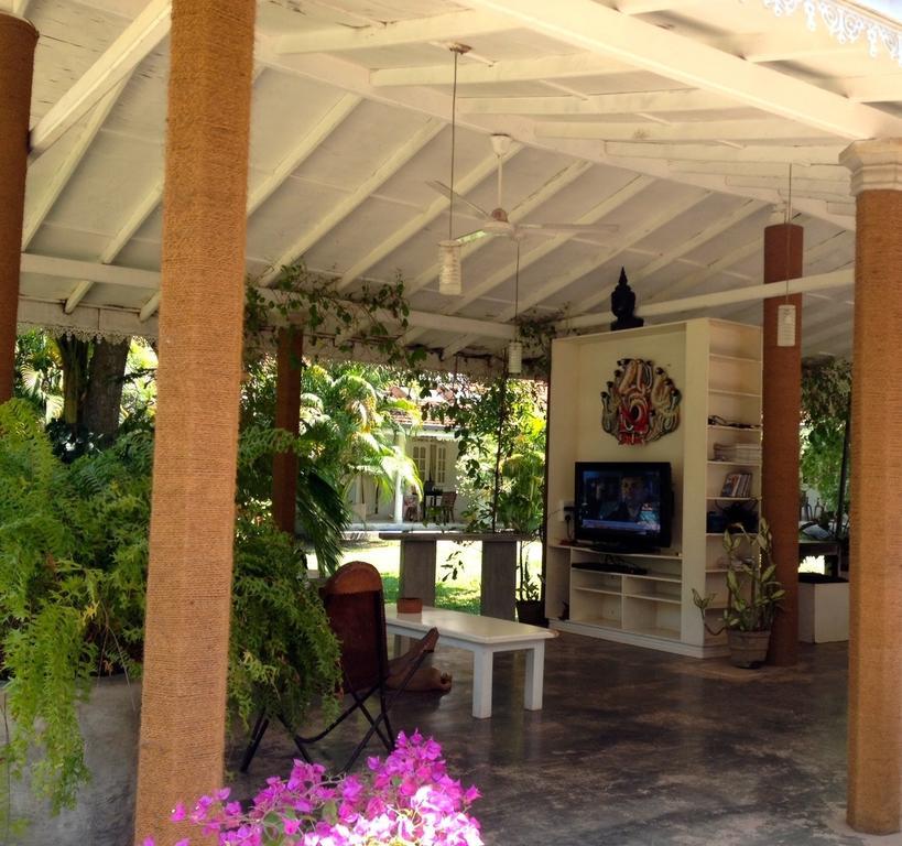 Fire Dragon Hideaway Otel Negombo Dış mekan fotoğraf