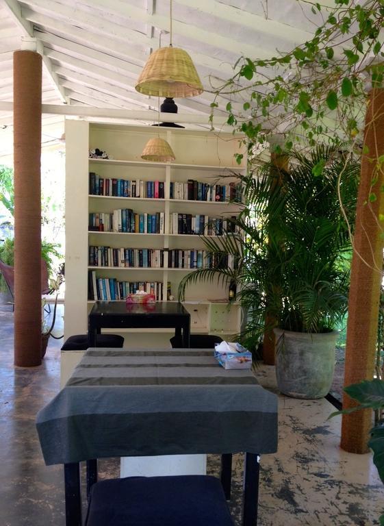Fire Dragon Hideaway Otel Negombo Dış mekan fotoğraf