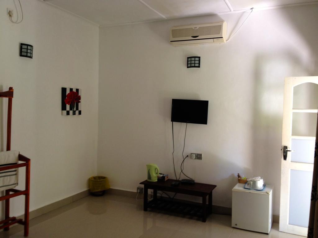 Fire Dragon Hideaway Otel Negombo Oda fotoğraf