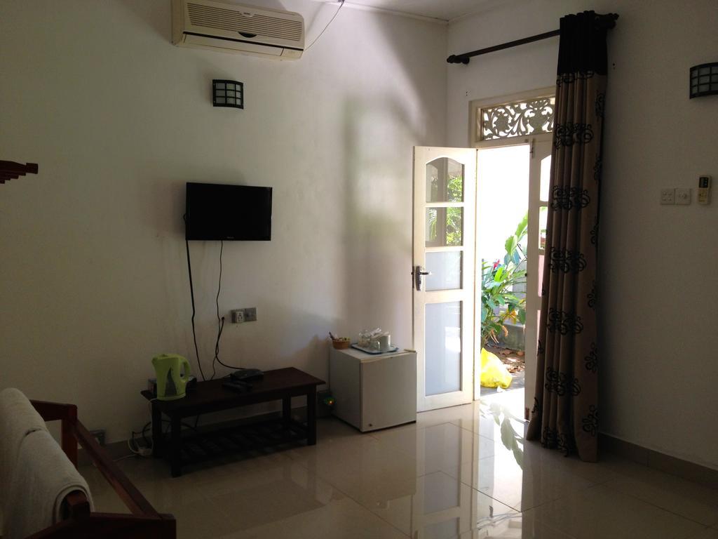 Fire Dragon Hideaway Otel Negombo Oda fotoğraf