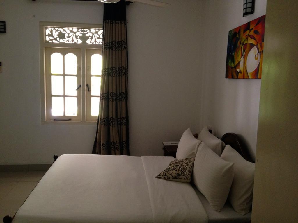 Fire Dragon Hideaway Otel Negombo Oda fotoğraf