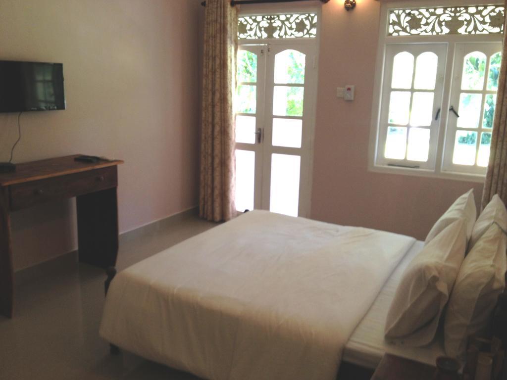 Fire Dragon Hideaway Otel Negombo Oda fotoğraf