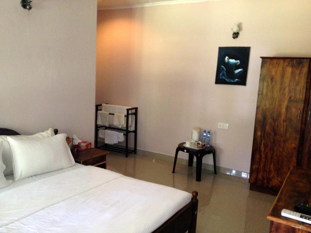 Fire Dragon Hideaway Otel Negombo Oda fotoğraf