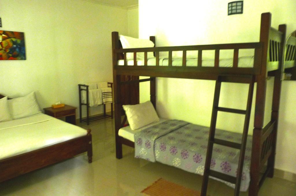 Fire Dragon Hideaway Otel Negombo Dış mekan fotoğraf