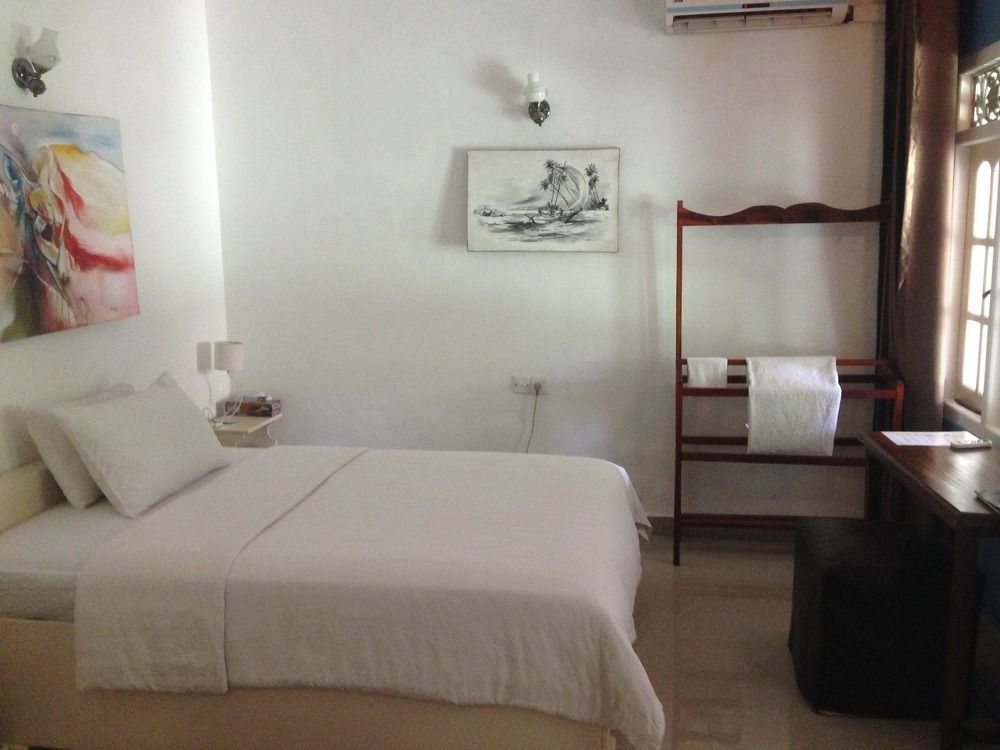 Fire Dragon Hideaway Otel Negombo Dış mekan fotoğraf