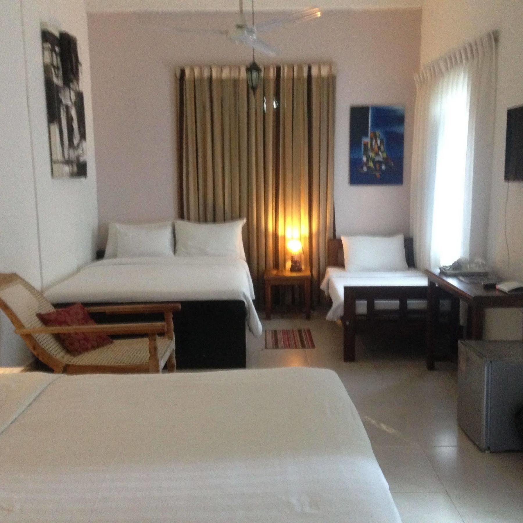 Fire Dragon Hideaway Otel Negombo Dış mekan fotoğraf
