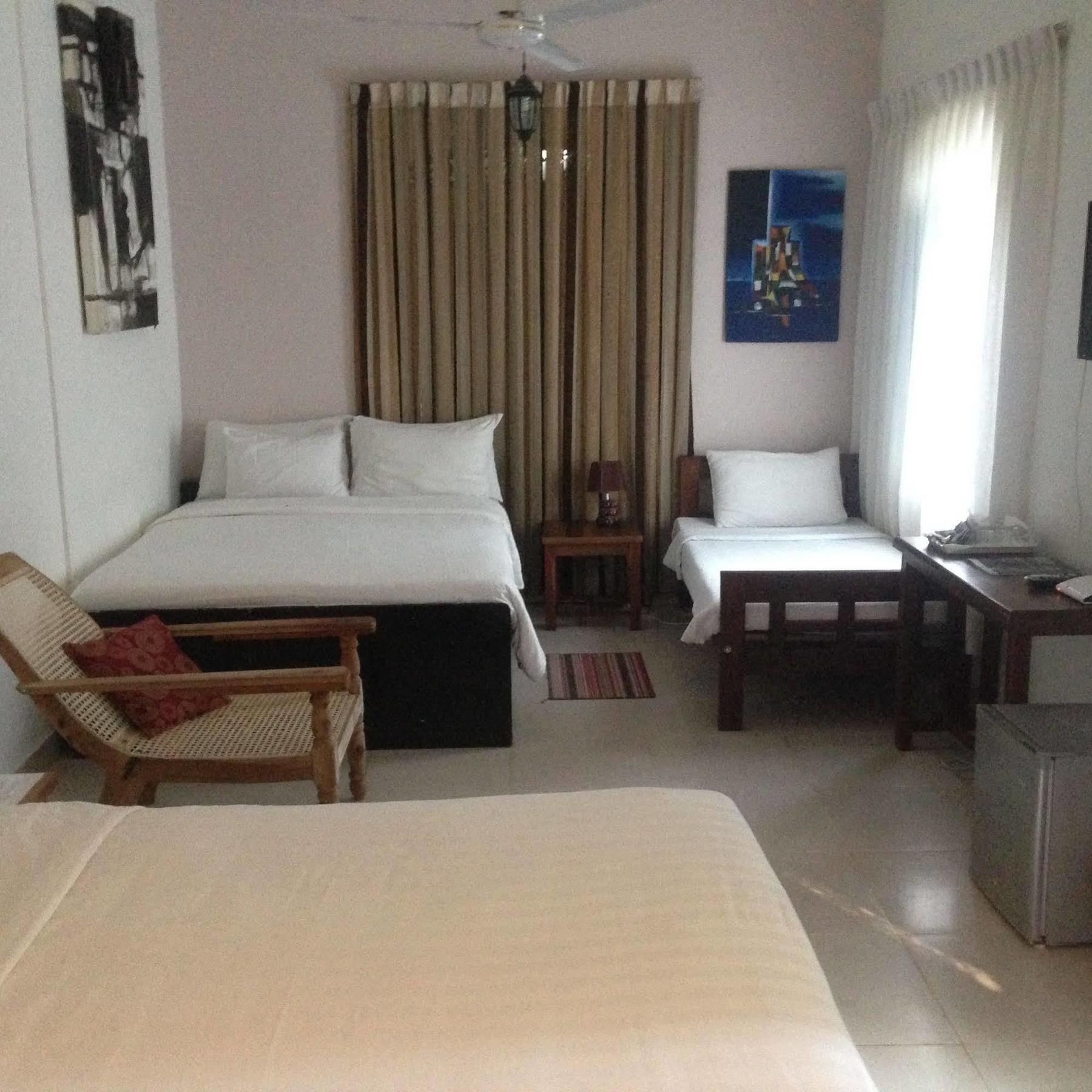 Fire Dragon Hideaway Otel Negombo Dış mekan fotoğraf
